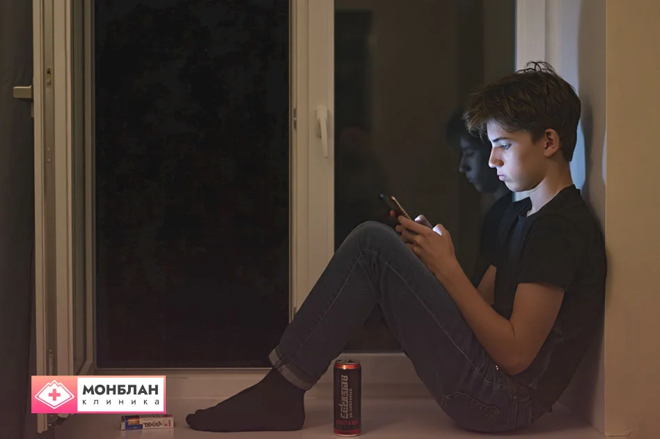 Какие вредные привычки транслируют соцсети